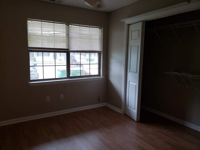 Photo - 118 Towne Park Dr W