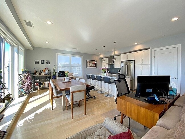 Photo - 150 W Broadway Unit PH4