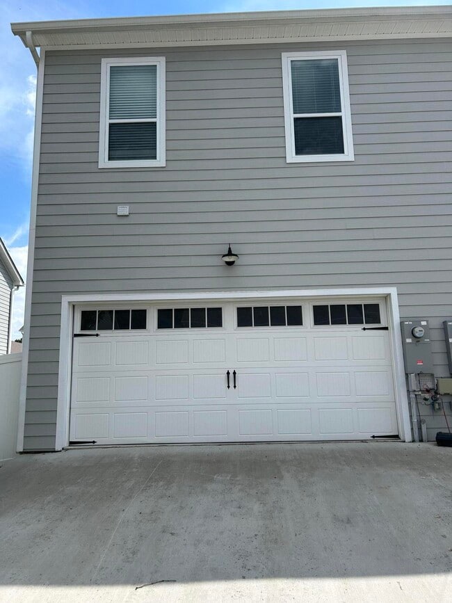Photo - 1741 Arbor Hls Dr SE