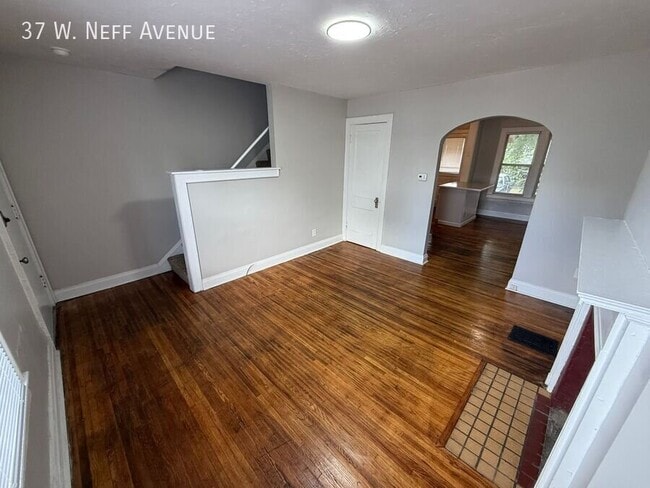 37 W Neff Ave