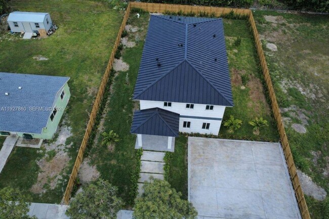 Photo - 722 NW 6th Ct