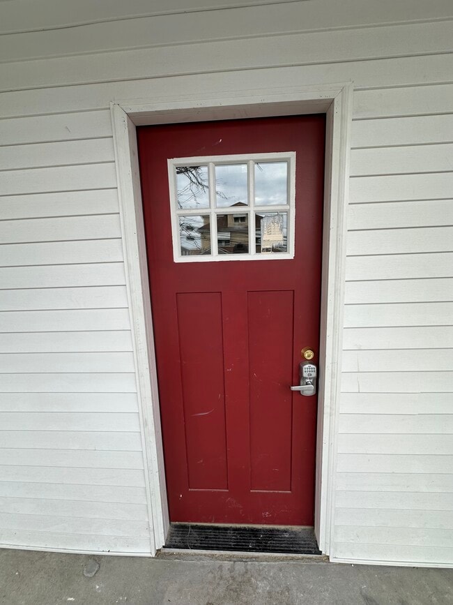 Building Photo - 536 Beech St Unit 2