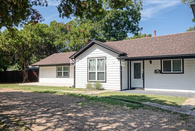 Photo - 421 SE 13th St