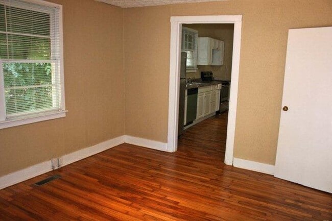 Photo - Adorable 3b/1b on Whitehall Road