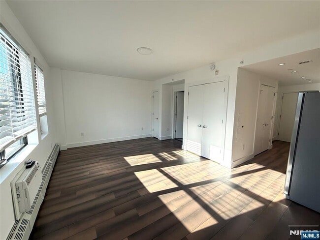 Photo - 3011 Edwin Ave Unidad 5D