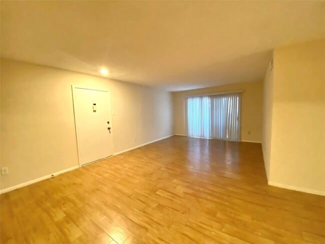 Building Photo - 7575 Katy Fwy Unit True