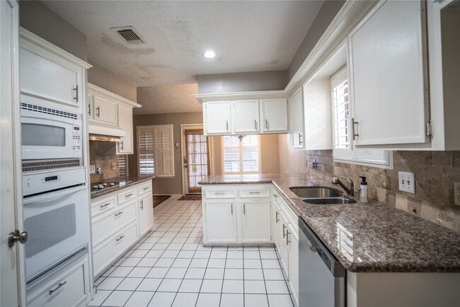 Photo - 2811 S Blue Meadow Cir