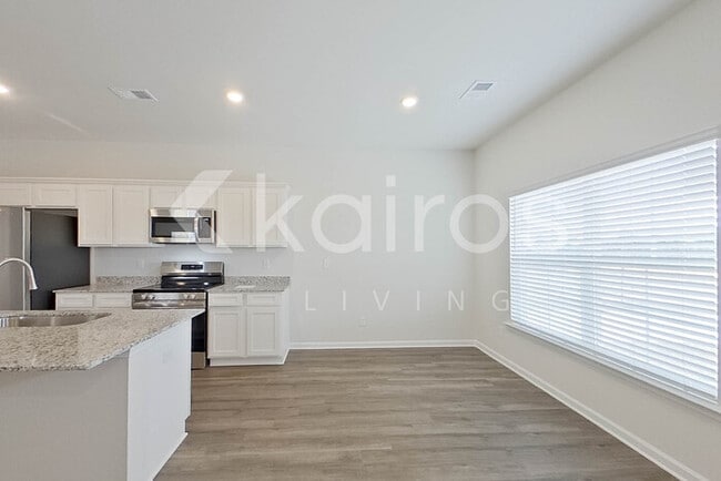 Photo - 2215 Banyon Cir