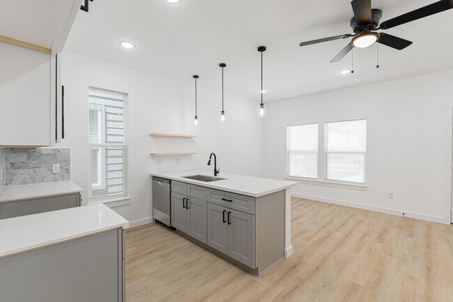 Photo - 7126 Bywood St