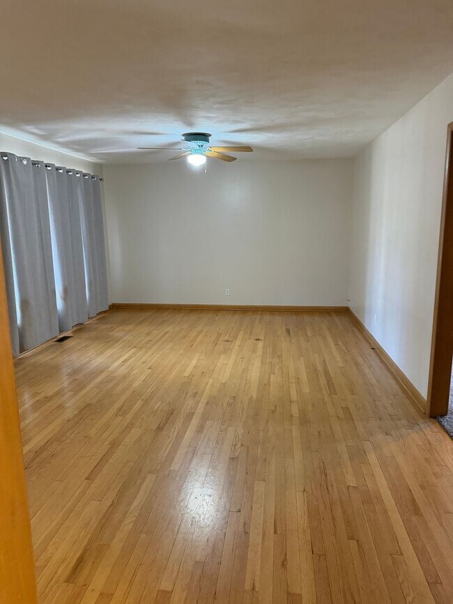 Photo - 3 bedroom, 2 bathroom, 2 car garage hom for rent