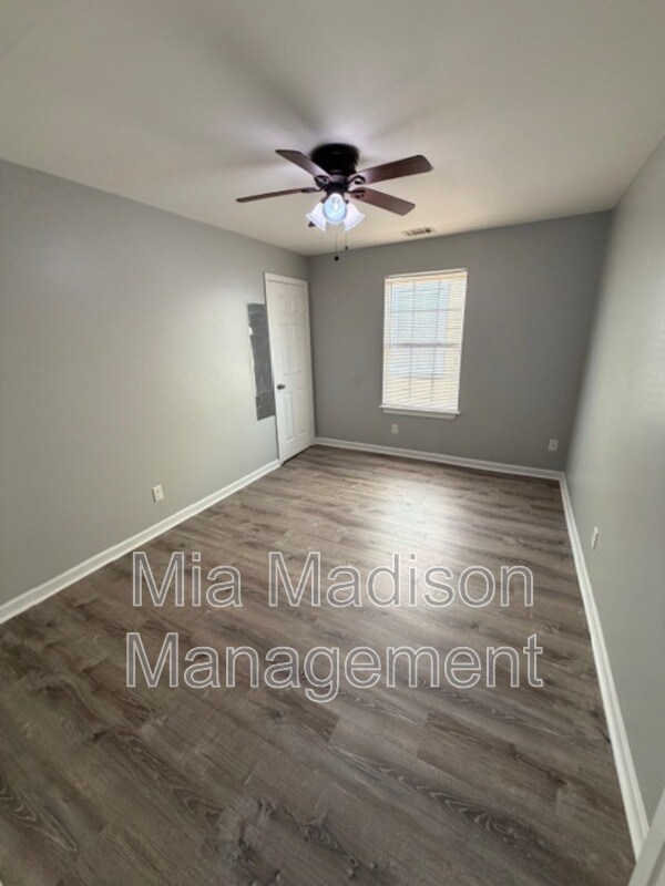 Photo - 319 W 31st St