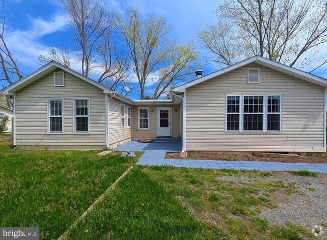 Building Photo - 8608 Linton Hall Rd Rental