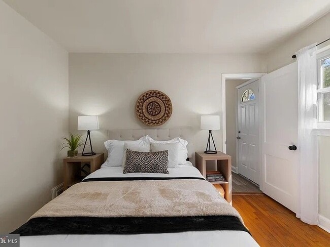 Photo - 10205 Douglas Ave