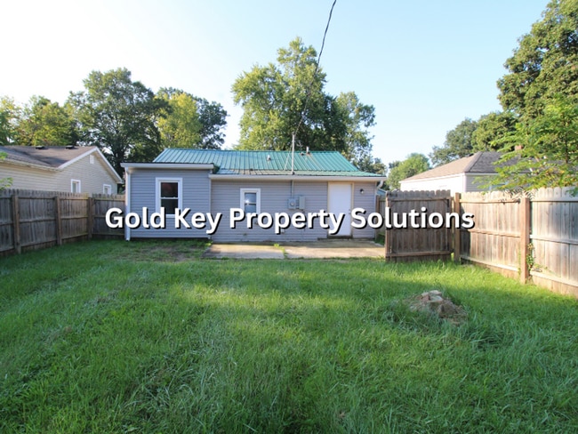 Photo - 2614 Fowler St