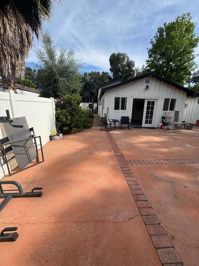 Building Photo - 5653 Calvin Ave Rental
