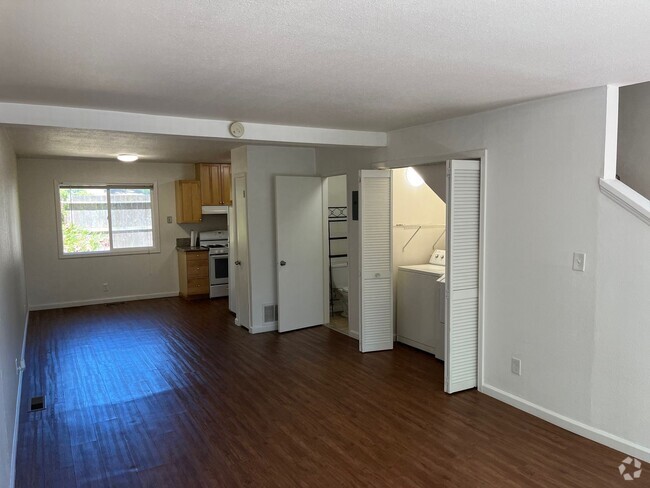 Building Photo - Vallejo 2-Bedroom Townhouse with 1-Car Gar...