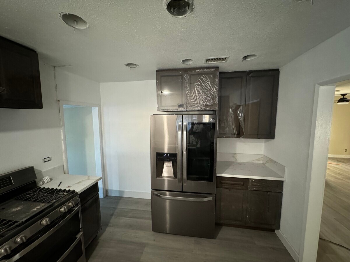 Photo - 1833 W 51st St