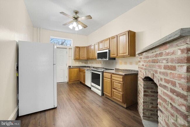 Photo - 616 11th St NE