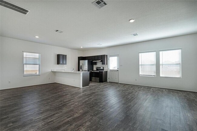 Photo - 772 Circle Wy