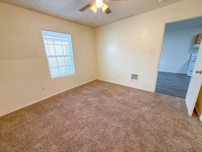 Building Photo - Cozy 1 Bedroom Apartment in Lubbock! Unit B2