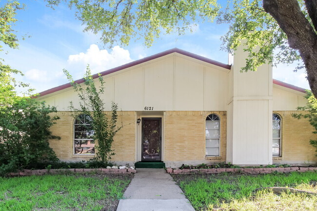 Building Photo - 6121 Cedar Ln Rental