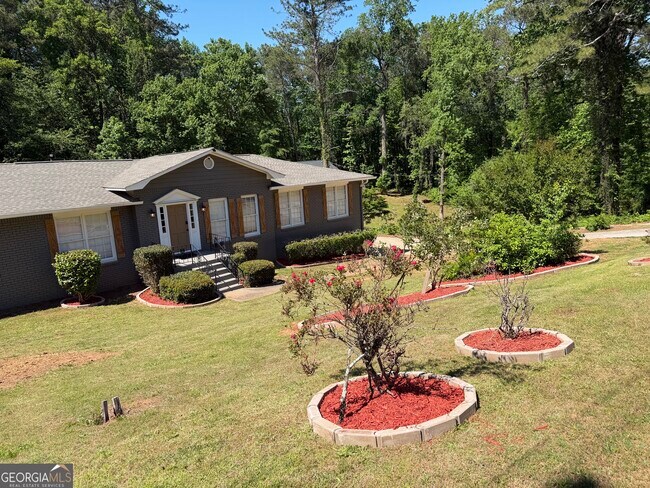 Photo - 3336 Camelot Dr NE