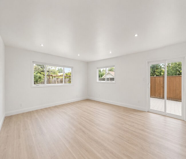 Building Photo - 9541 Debra Ave