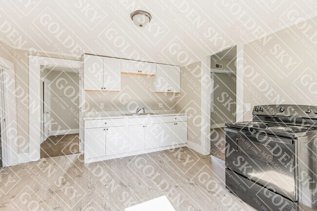 Photo - 415 W 9th St