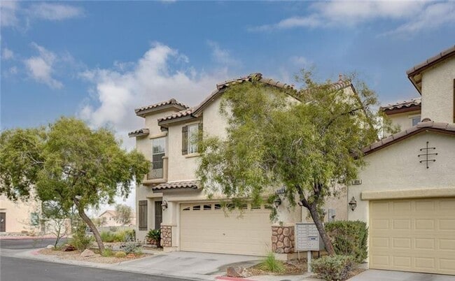 8008 Dardanelle Valley St