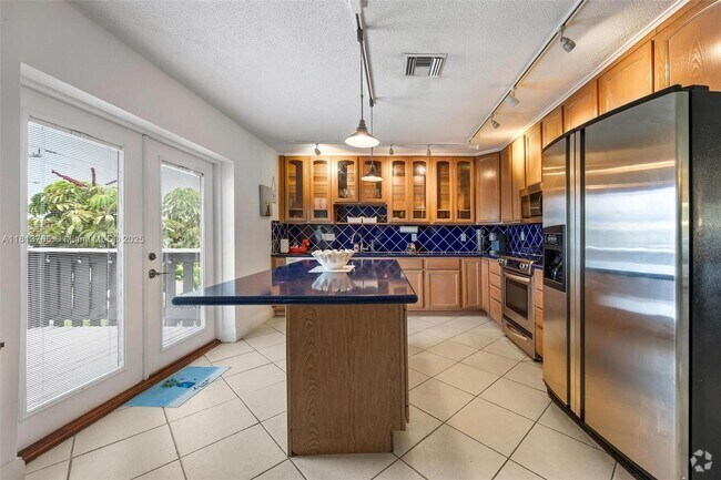 Building Photo - 400 SE 31st St Unit 8 Rental