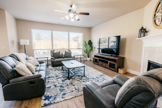 Photo - 728 Chatsworth Dr