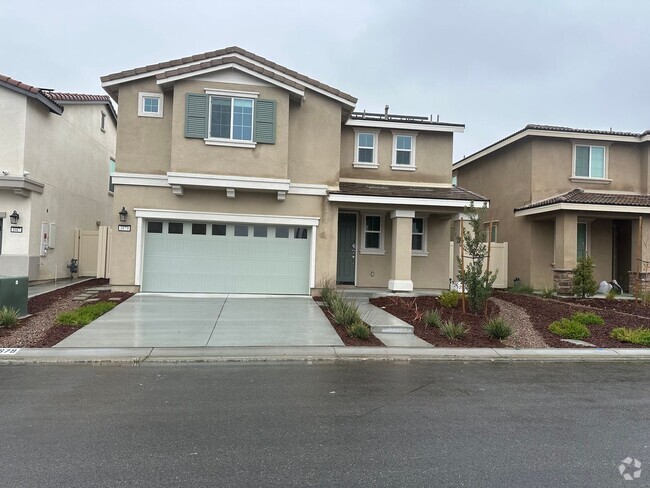 Building Photo - Stunning Solar-Powered Two Story Home in S...