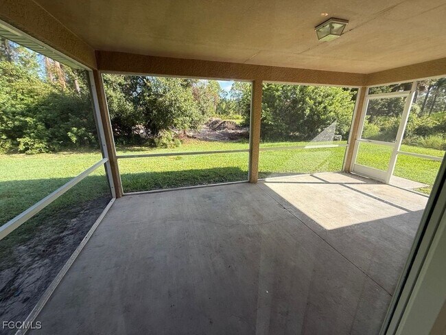 Photo - 919 Berg St E