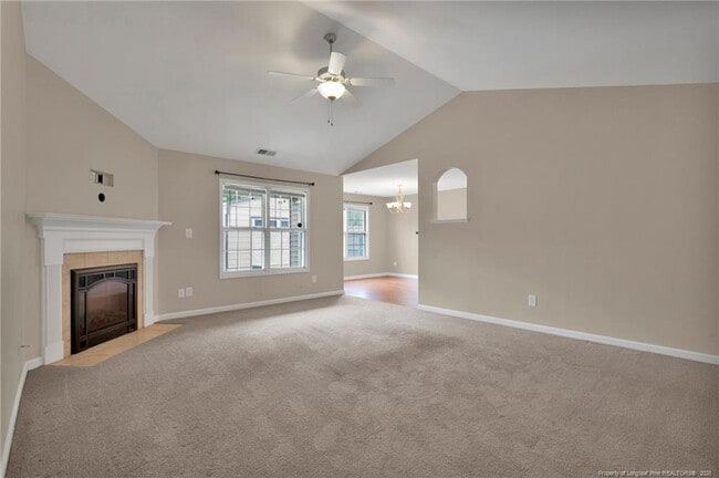 Photo - 672 Hogart St