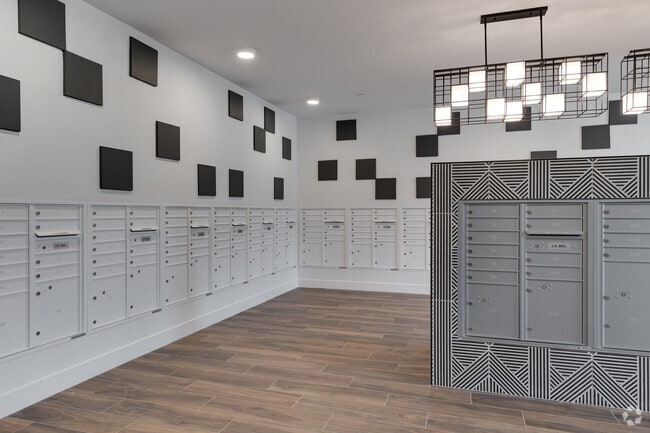 24/7 Mail Room