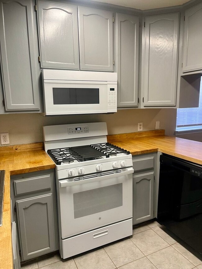 Photo - 3 BED 2 BATH HOUSE IN THE ENTERPRISE SCHOOL DISTRICT