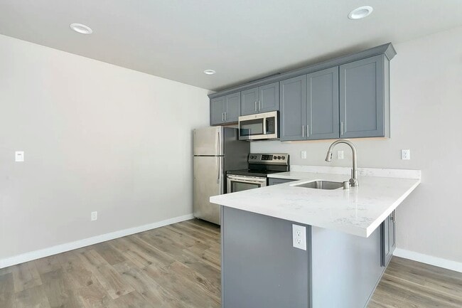 Photo - 927 S Cushman Ave