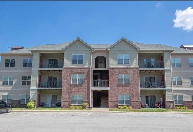 Building Photo - 708 Academy Dr Unit Apt 16