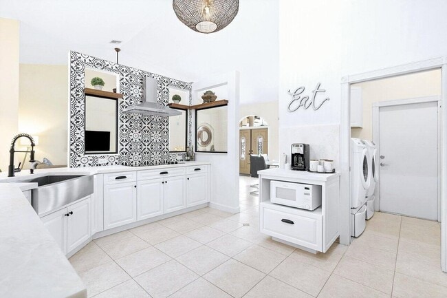 Photo - 2665 Yarmouth Dr