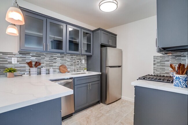 Photo - 6200 10th Ave