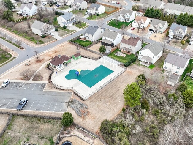 Photo - 6179 Kilchurn Dr