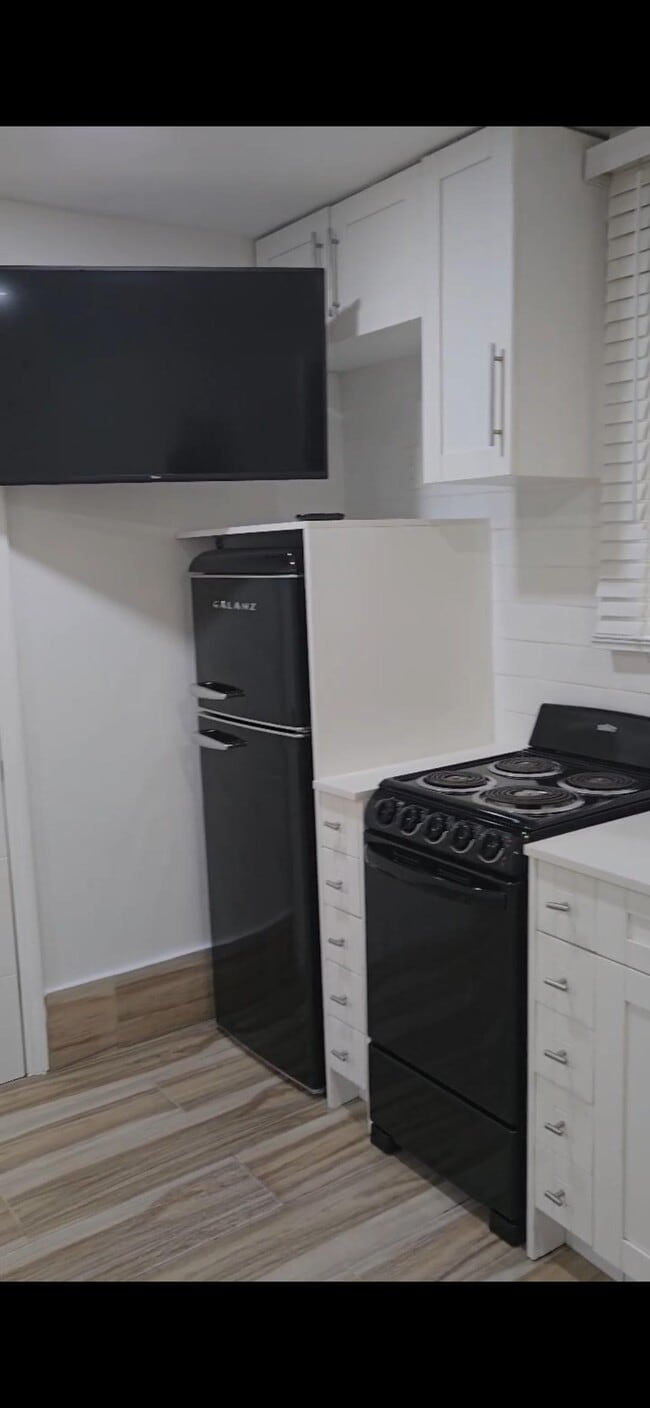 Photo - 1858 Dewey St