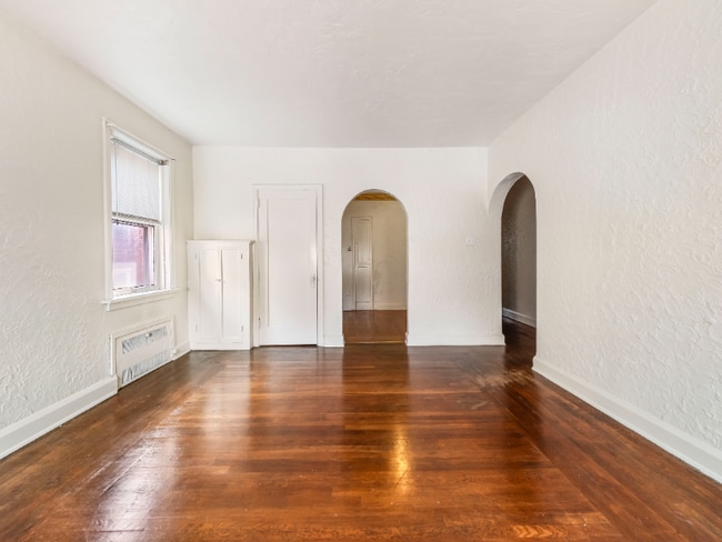 Building Photo - 5556 Covode St Rental