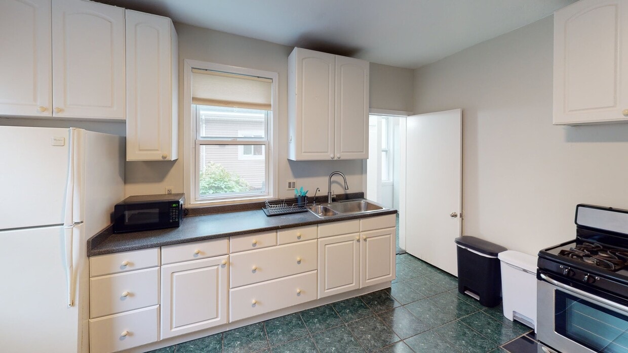 Photo - Private bedroom in 2 bed/1 bath Home