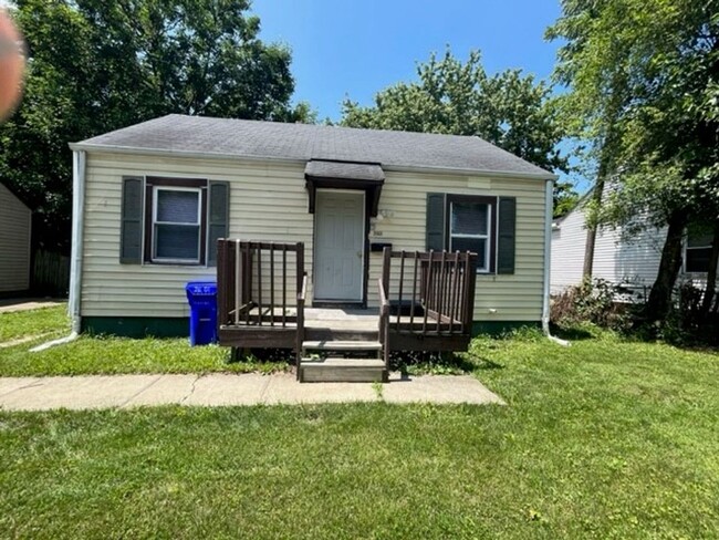 Three Bedroom One Bath Home off McGuffey! - Three Bedroom One Bath Home off McGuffey!