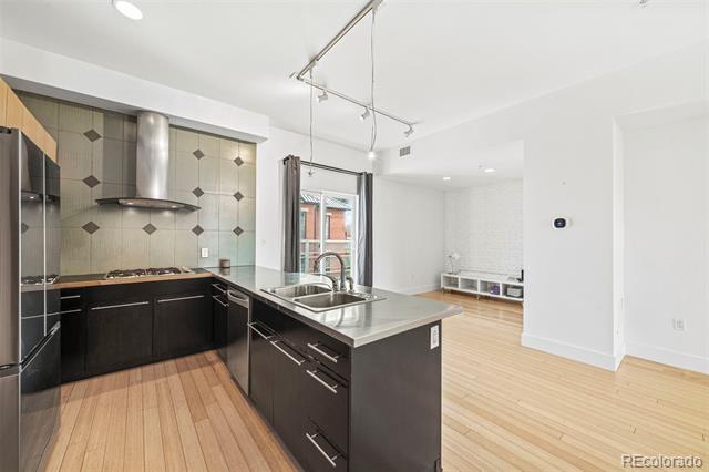 Photo - 2400 Champa St