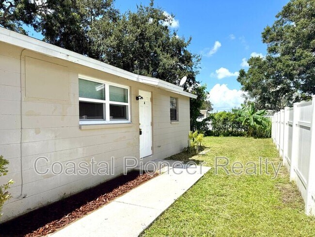 Photo - 2576 42nd Ave N Unit APT A