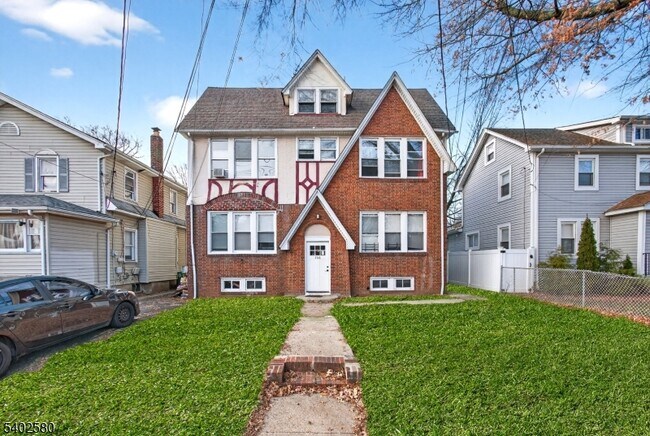 Building Photo - 706 Chestnut St Unit 2L