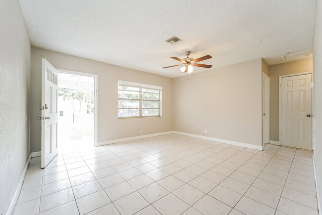 1025 NW 4th Ave
