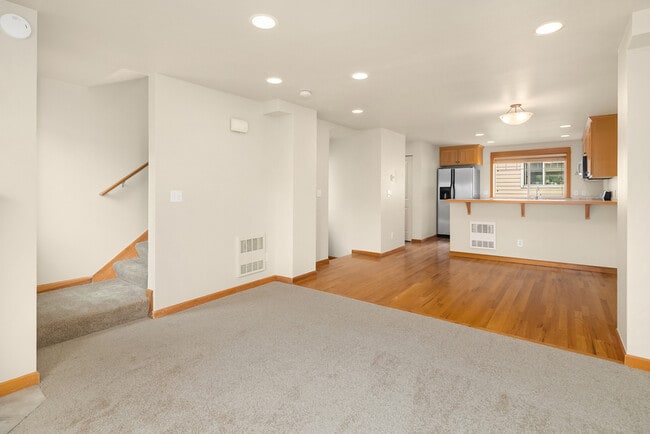 Photo - 908 N 95th St